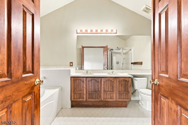 15 Champlain Way, Franklin Twp., NJ 08823