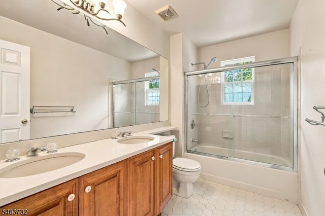 15 Champlain Way, Franklin Twp., NJ 08823