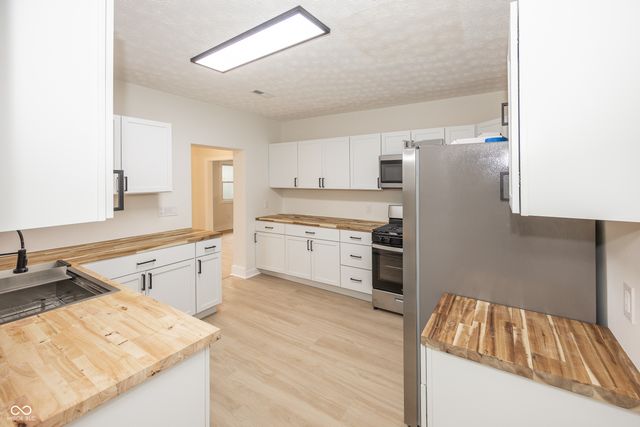 7788 W 1000 S, Fortville, IN 46040