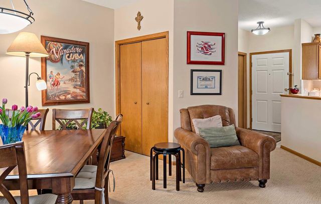 5985 Rowland Road 204, Minnetonka, MN 55343