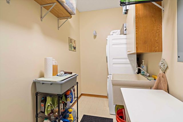 5985 Rowland Road 204, Minnetonka, MN 55343