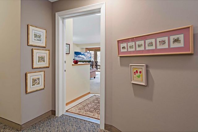 5985 Rowland Road 204, Minnetonka, MN 55343