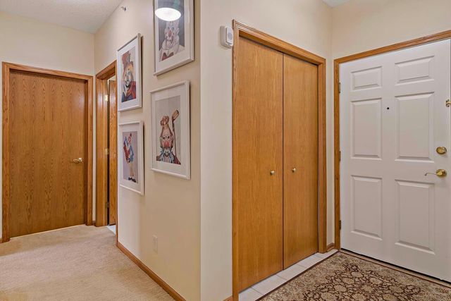 5985 Rowland Road 204, Minnetonka, MN 55343