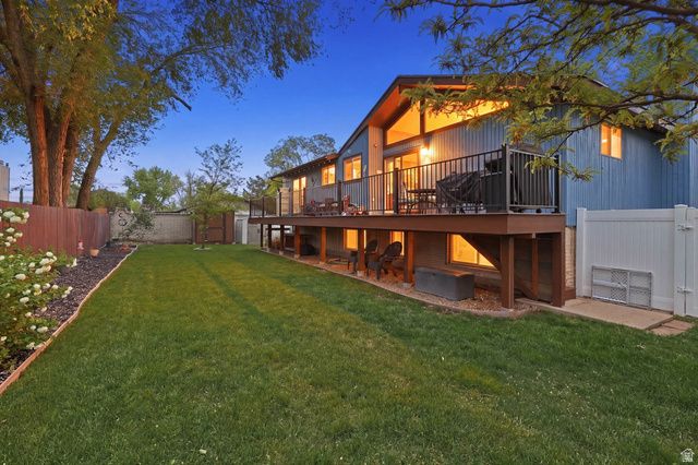 9107 S PEACH BLOSSOM DR, Sandy, UT 84094