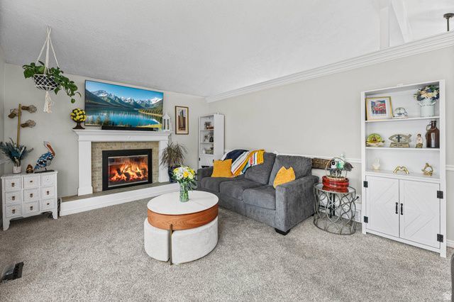 9107 S PEACH BLOSSOM DR, Sandy, UT 84094