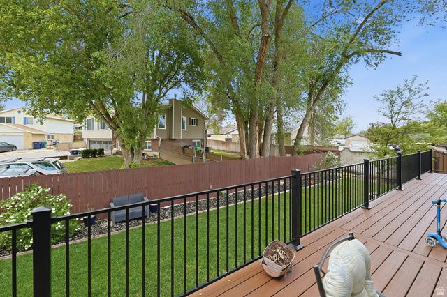 9107 S PEACH BLOSSOM DR, Sandy, UT 84094