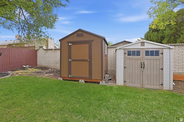 9107 S PEACH BLOSSOM DR, Sandy, UT 84094