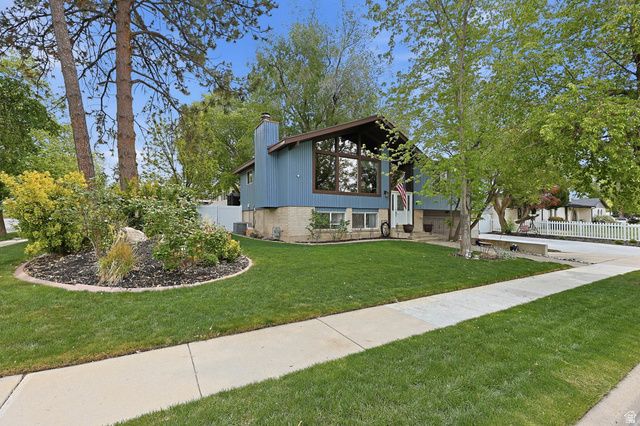 9107 S PEACH BLOSSOM DR, Sandy, UT 84094