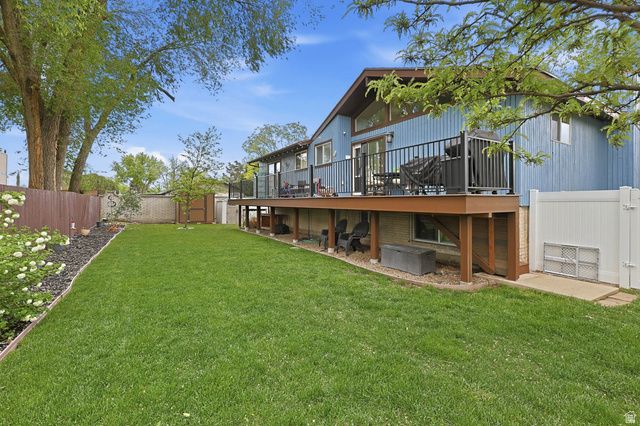 9107 S PEACH BLOSSOM DR, Sandy, UT 84094