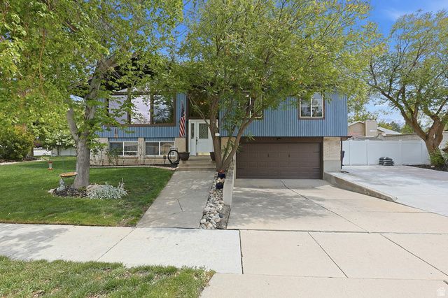 9107 S PEACH BLOSSOM DR, Sandy, UT 84094