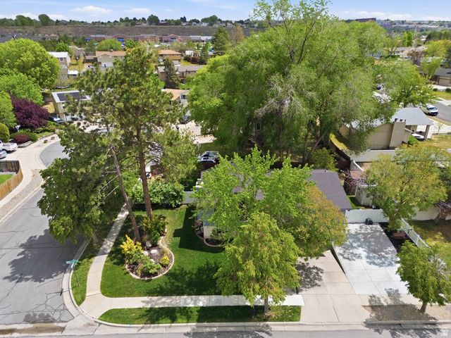 9107 S PEACH BLOSSOM DR, Sandy, UT 84094