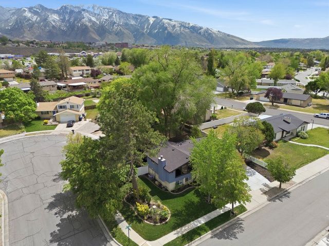 9107 S PEACH BLOSSOM DR, Sandy, UT 84094