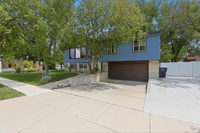 9107 S PEACH BLOSSOM DR, Sandy, UT 84094