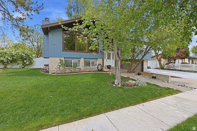 9107 S PEACH BLOSSOM DR, Sandy, UT 84094