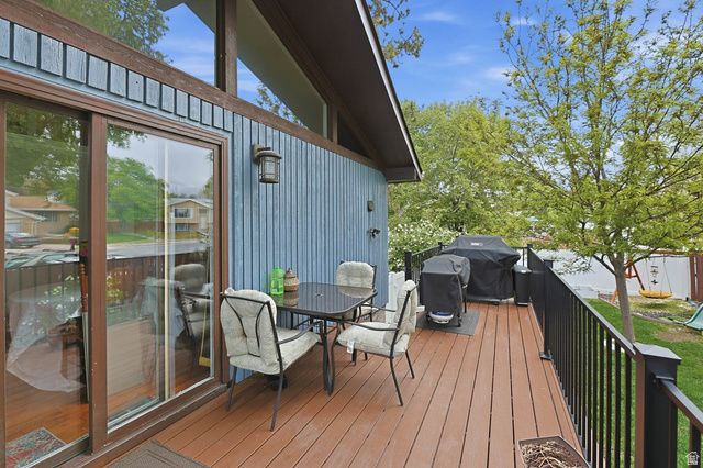 9107 S PEACH BLOSSOM DR, Sandy, UT 84094