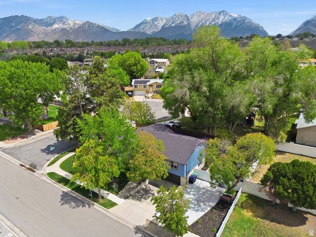 9107 S PEACH BLOSSOM DR, Sandy, UT 84094