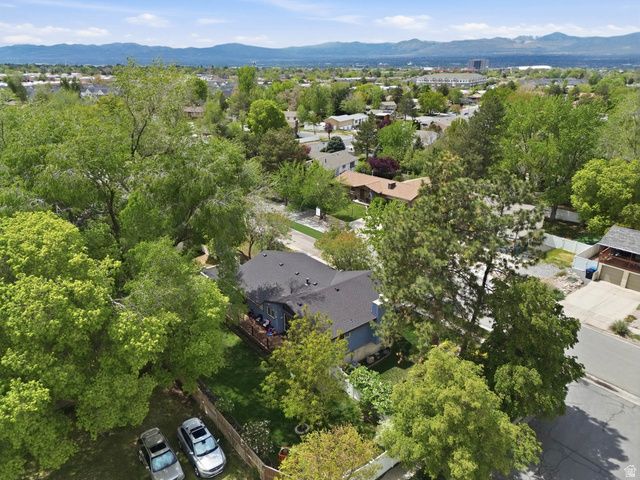 9107 S PEACH BLOSSOM DR, Sandy, UT 84094