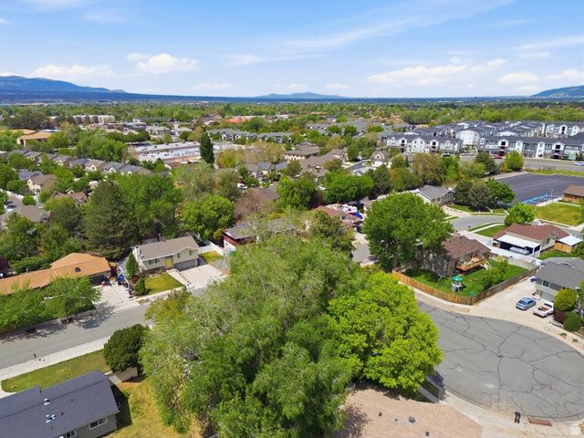 9107 S PEACH BLOSSOM DR, Sandy, UT 84094