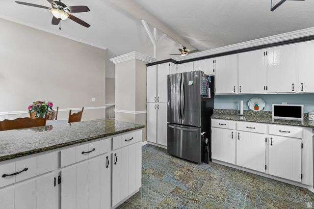 9107 S PEACH BLOSSOM DR, Sandy, UT 84094