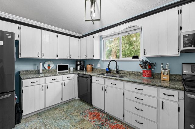 9107 S PEACH BLOSSOM DR, Sandy, UT 84094