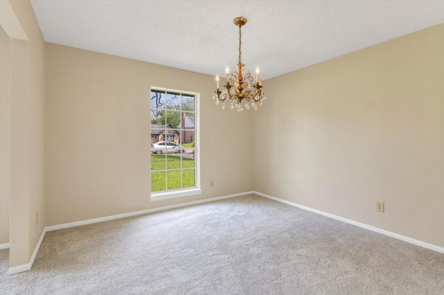 104 Iris Street, Lake Jackson, TX 77566