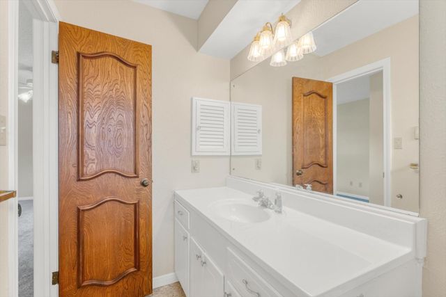 104 Iris Street, Lake Jackson, TX 77566