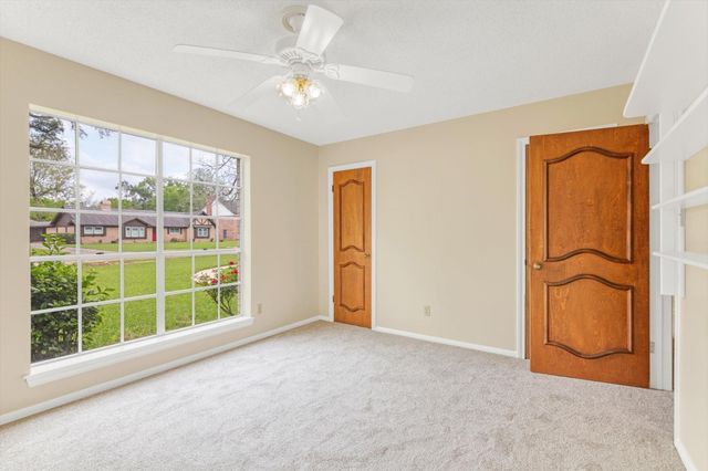 104 Iris Street, Lake Jackson, TX 77566
