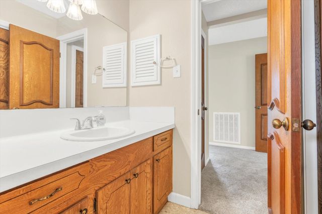 104 Iris Street, Lake Jackson, TX 77566