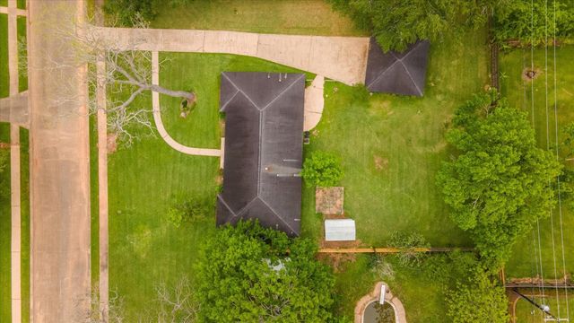 104 Iris Street, Lake Jackson, TX 77566