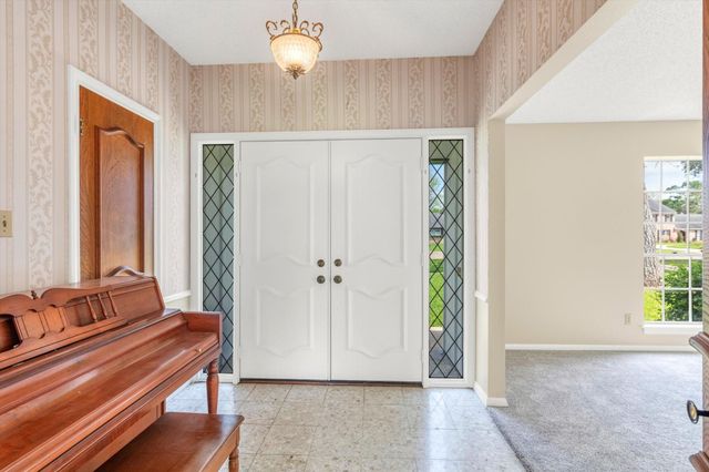 104 Iris Street, Lake Jackson, TX 77566