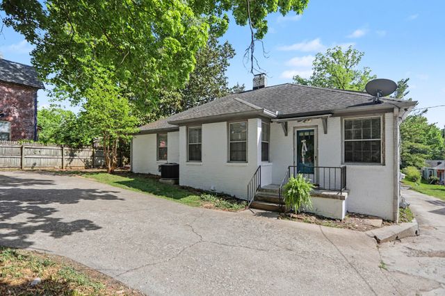 703 5th Ave, W, Springfield, TN 37172