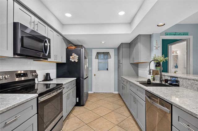 895 E BAFFIN DRIVE, Venice, FL 34293