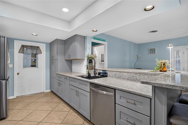 895 E BAFFIN DRIVE, Venice, FL 34293