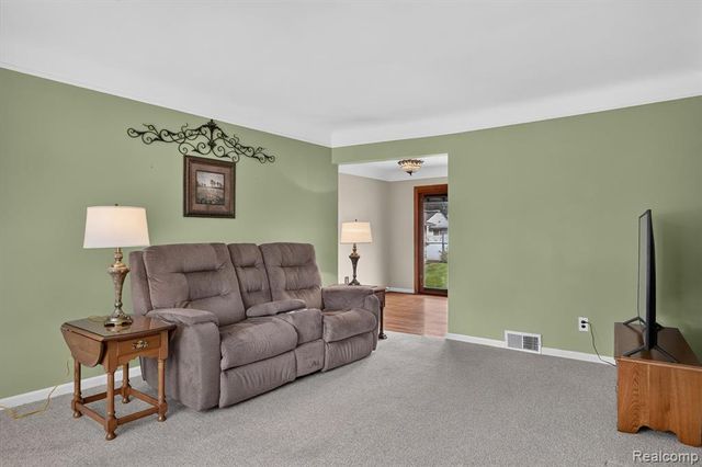 3387 Norwood Drive, Trenton, MI 48183
