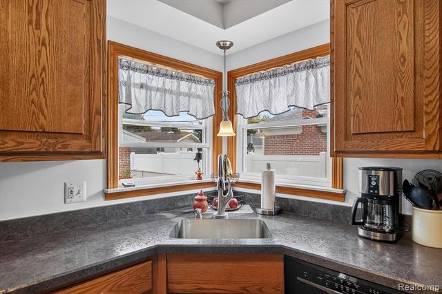 3387 Norwood Drive, Trenton, MI 48183