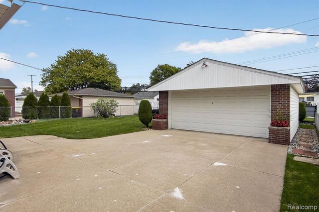 3387 Norwood Drive, Trenton, MI 48183