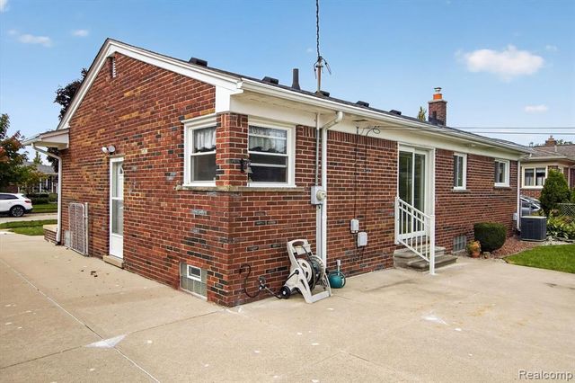 3387 Norwood Drive, Trenton, MI 48183