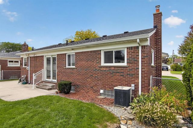 3387 Norwood Drive, Trenton, MI 48183