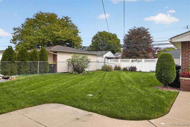 3387 Norwood Drive, Trenton, MI 48183