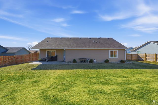 8891 Regina Lane, Manhattan, KS 66502