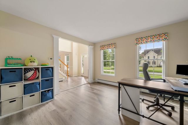 3 Autumn Dr, Wareham, MA 02576
