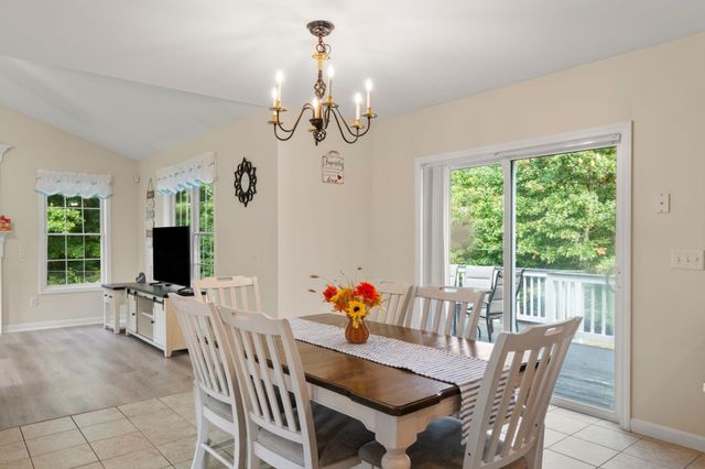 3 Autumn Dr, Wareham, MA 02576