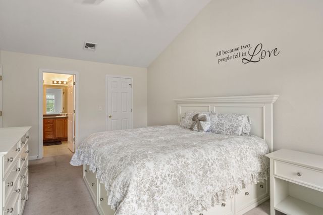 3 Autumn Dr, Wareham, MA 02576