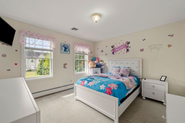 3 Autumn Dr, Wareham, MA 02576