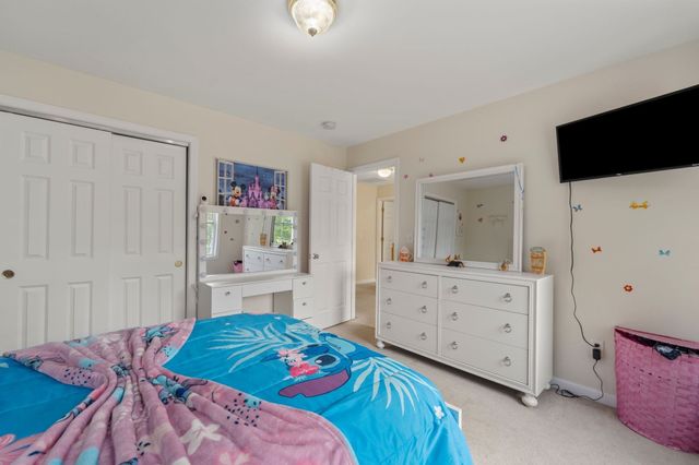 3 Autumn Dr, Wareham, MA 02576