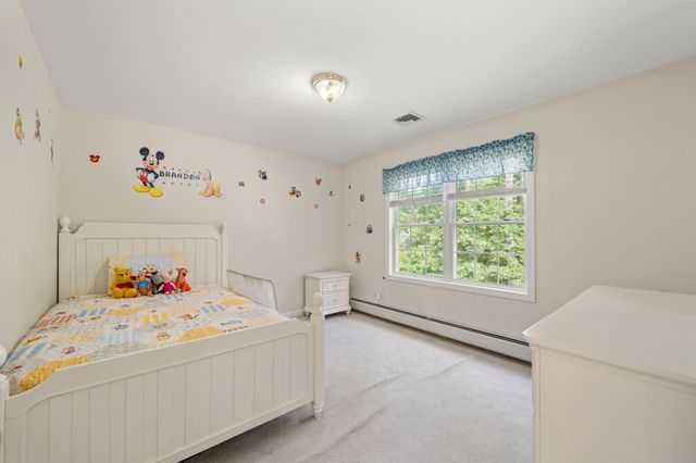 3 Autumn Dr, Wareham, MA 02576
