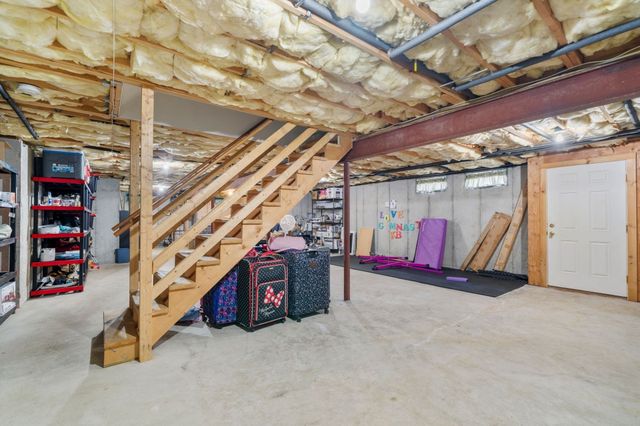 3 Autumn Dr, Wareham, MA 02576