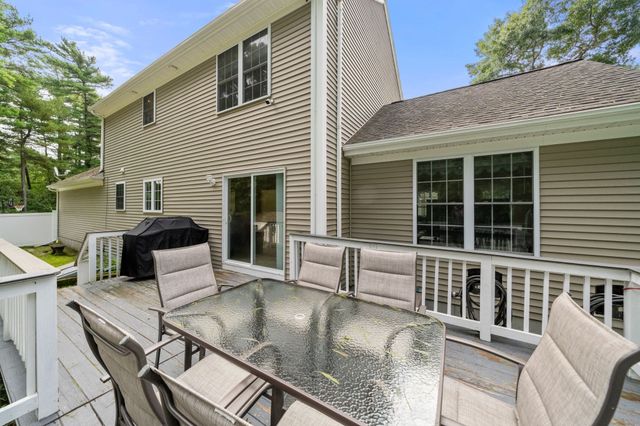3 Autumn Dr, Wareham, MA 02576