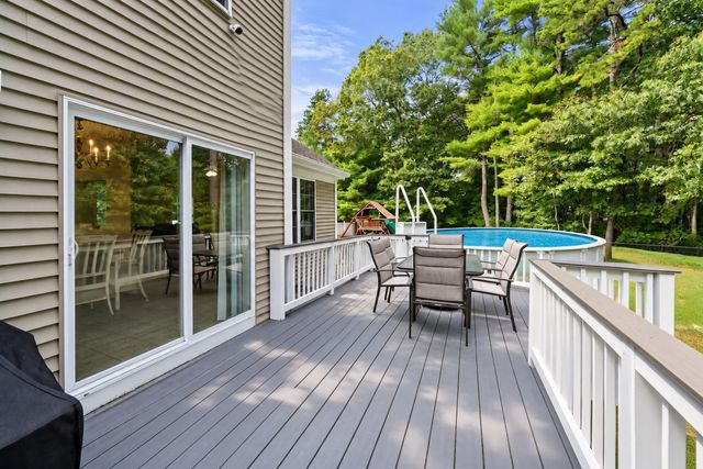 3 Autumn Dr, Wareham, MA 02576