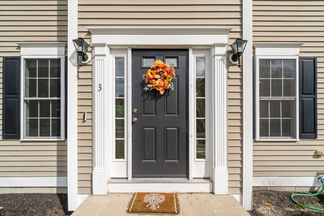 3 Autumn Dr, Wareham, MA 02576